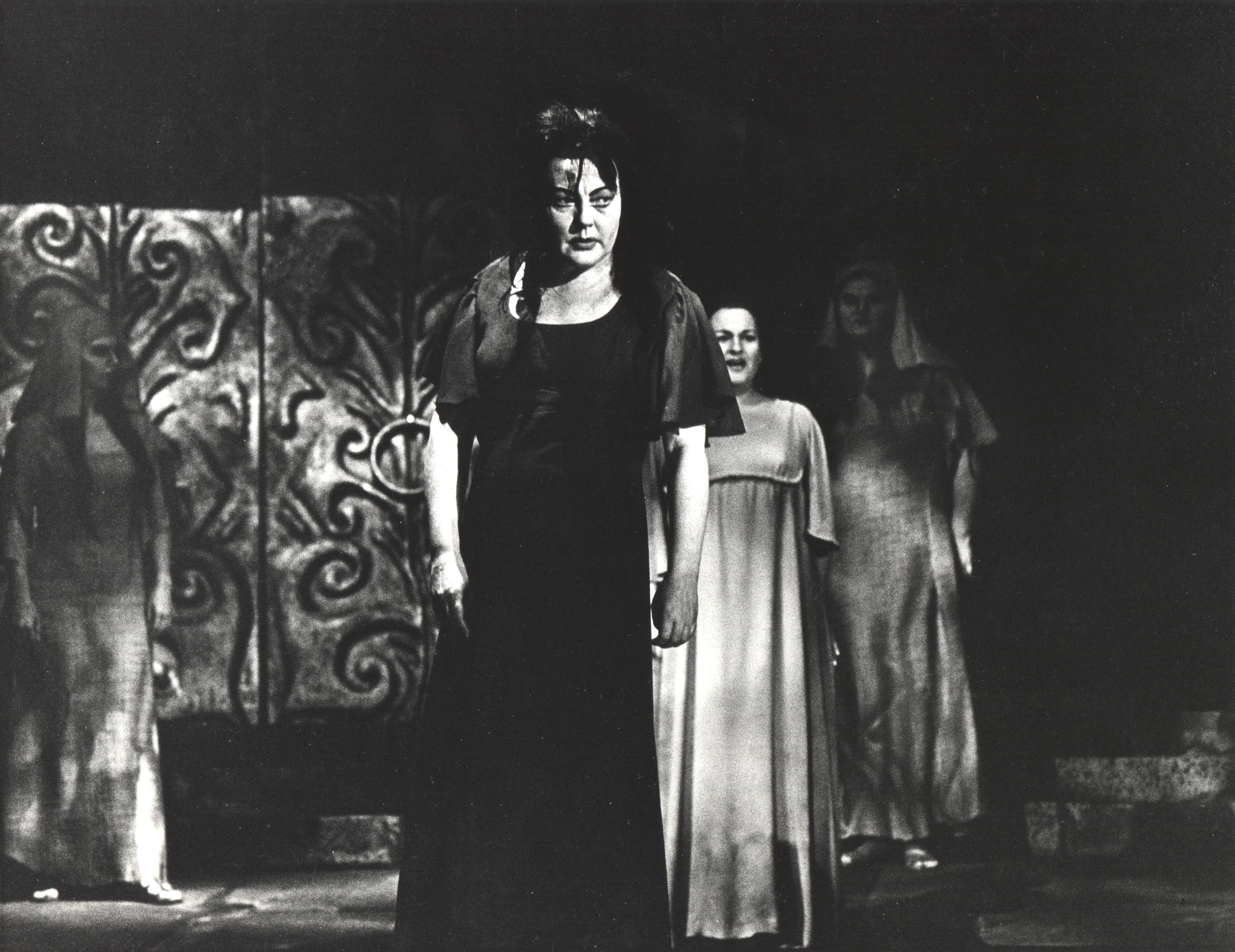 Amy Shuard in Elektra 1966