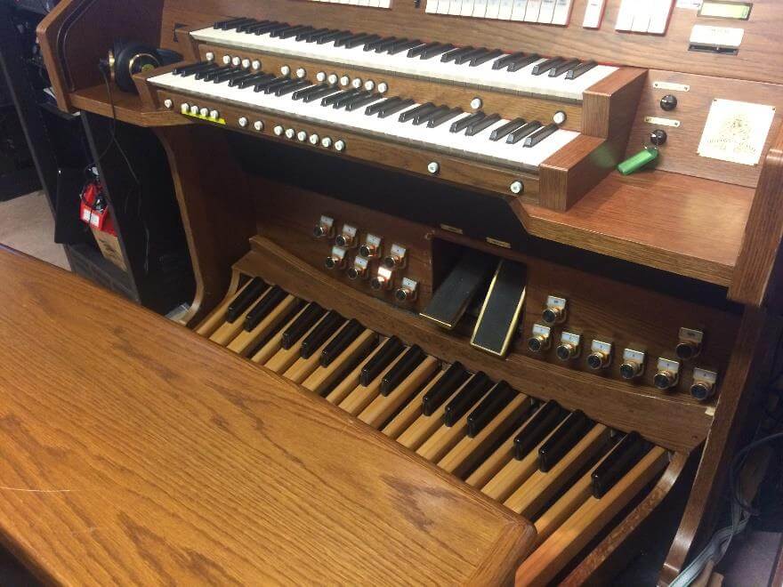 Images of the organ console in the Sound Center