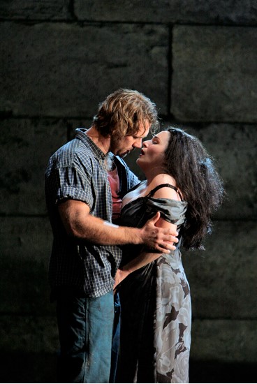 Brandon Jovanovich as Luigi and Patricia Racette as Giorgetta in our 2009 production of Il Tabarro. ©Cory Weaver/San Francisco Opera