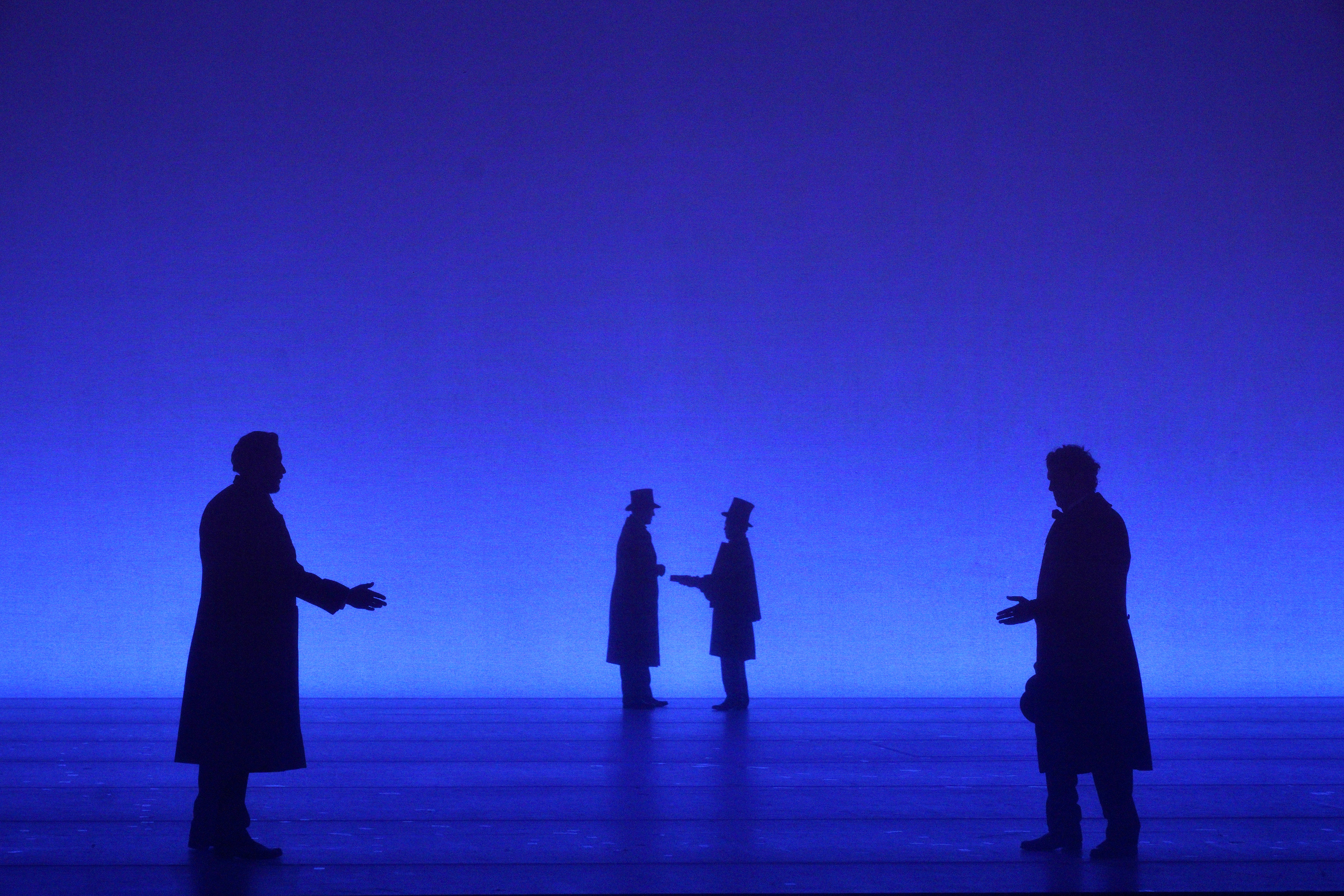 Eugene Onegin cast shadows