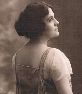 Ninon Vallin as Carmen