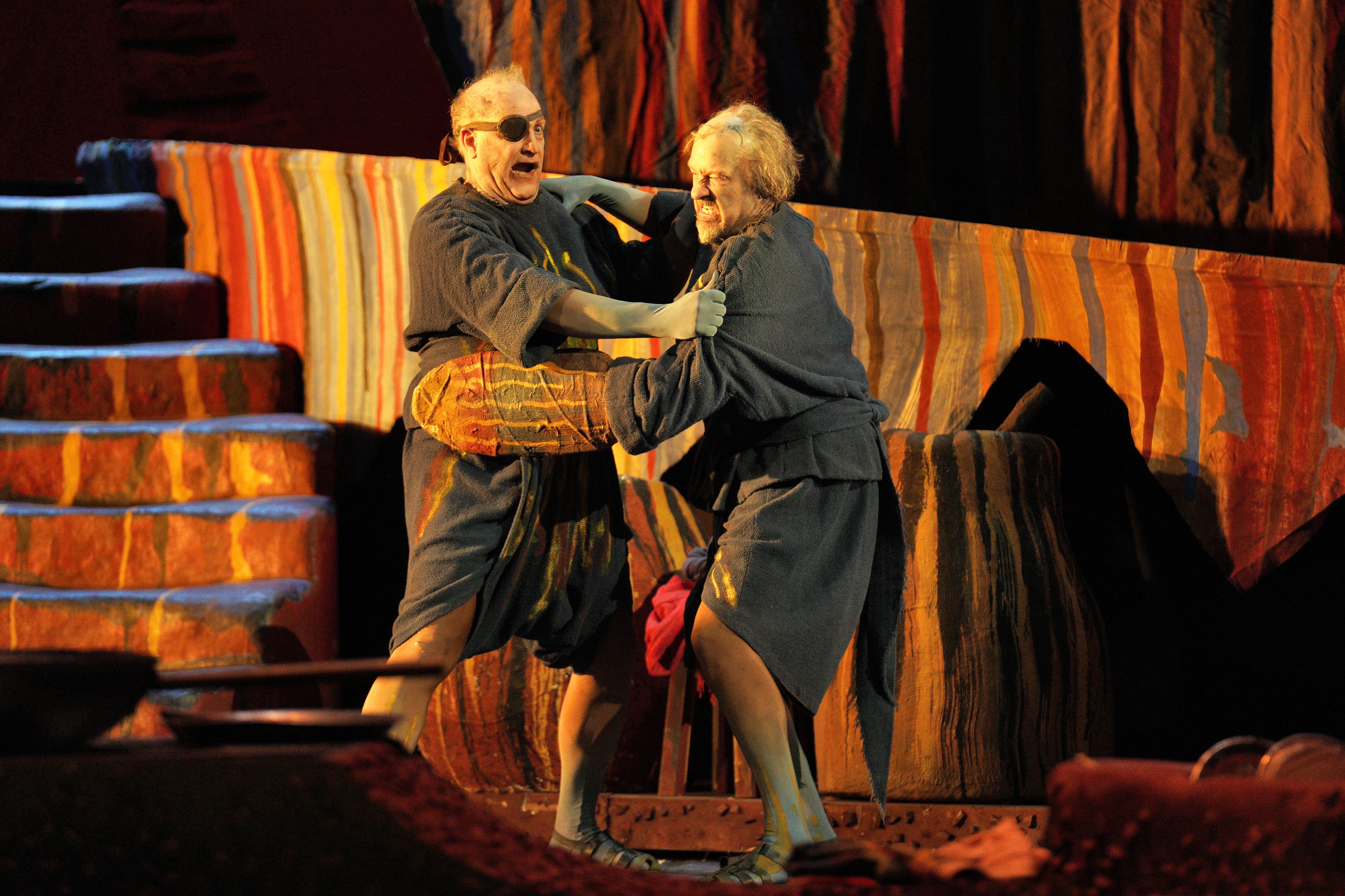 Die Frau ohne Schatten scene with two men fighting