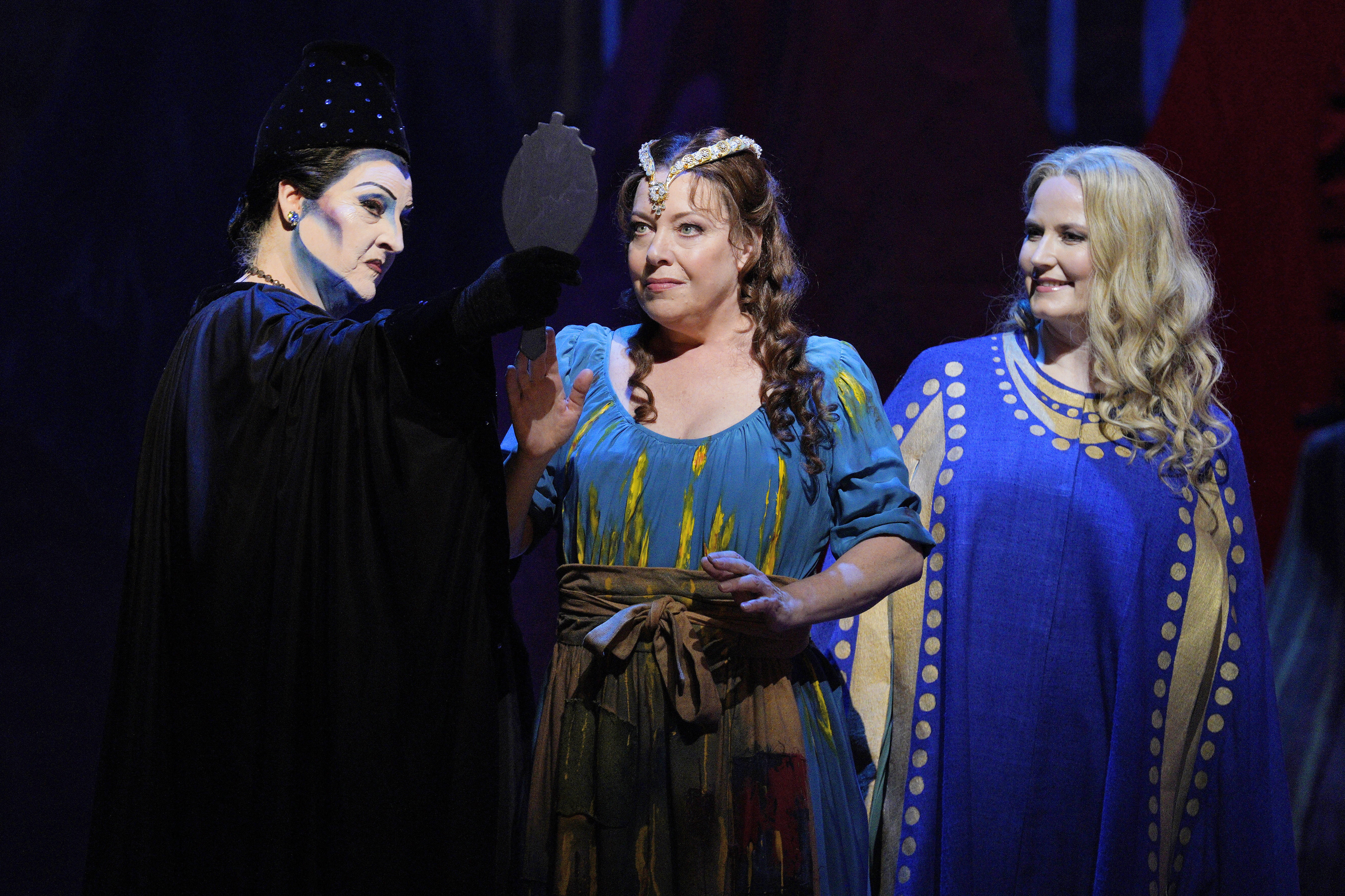 Die Frau ohne Schatten woman looking at herself in hand mirror