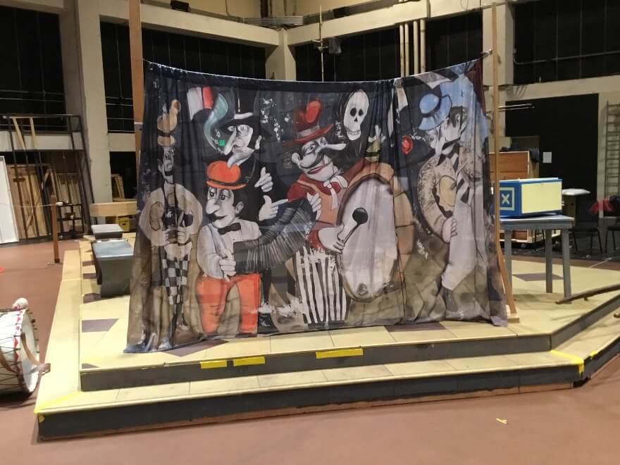 The Pagliacci stage drop also reflects the vibrant street art of La Boca.