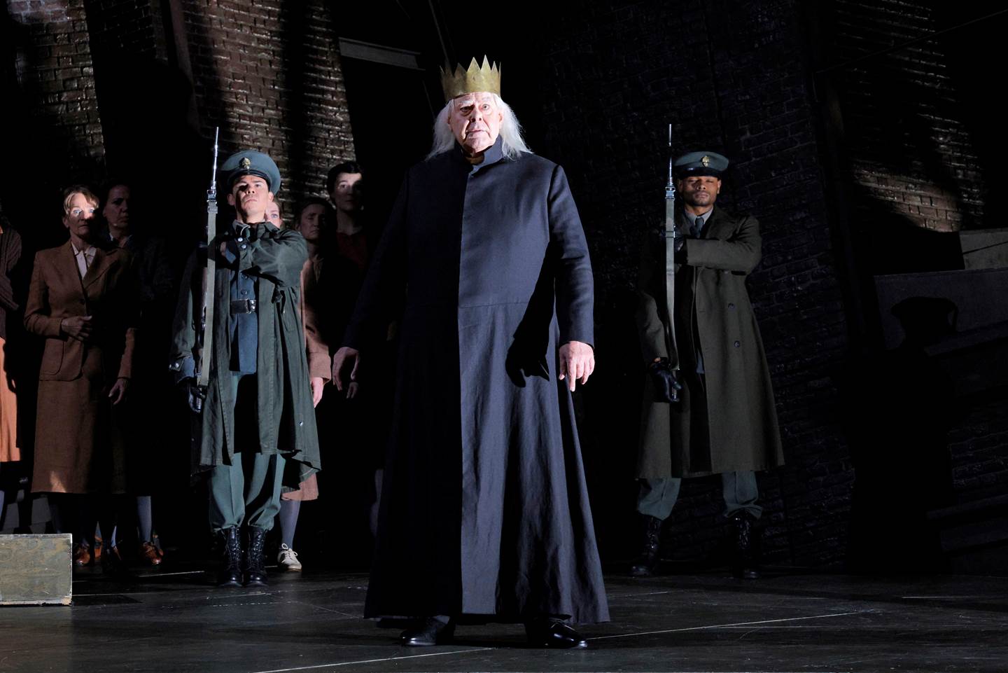 King standing in front guards singing