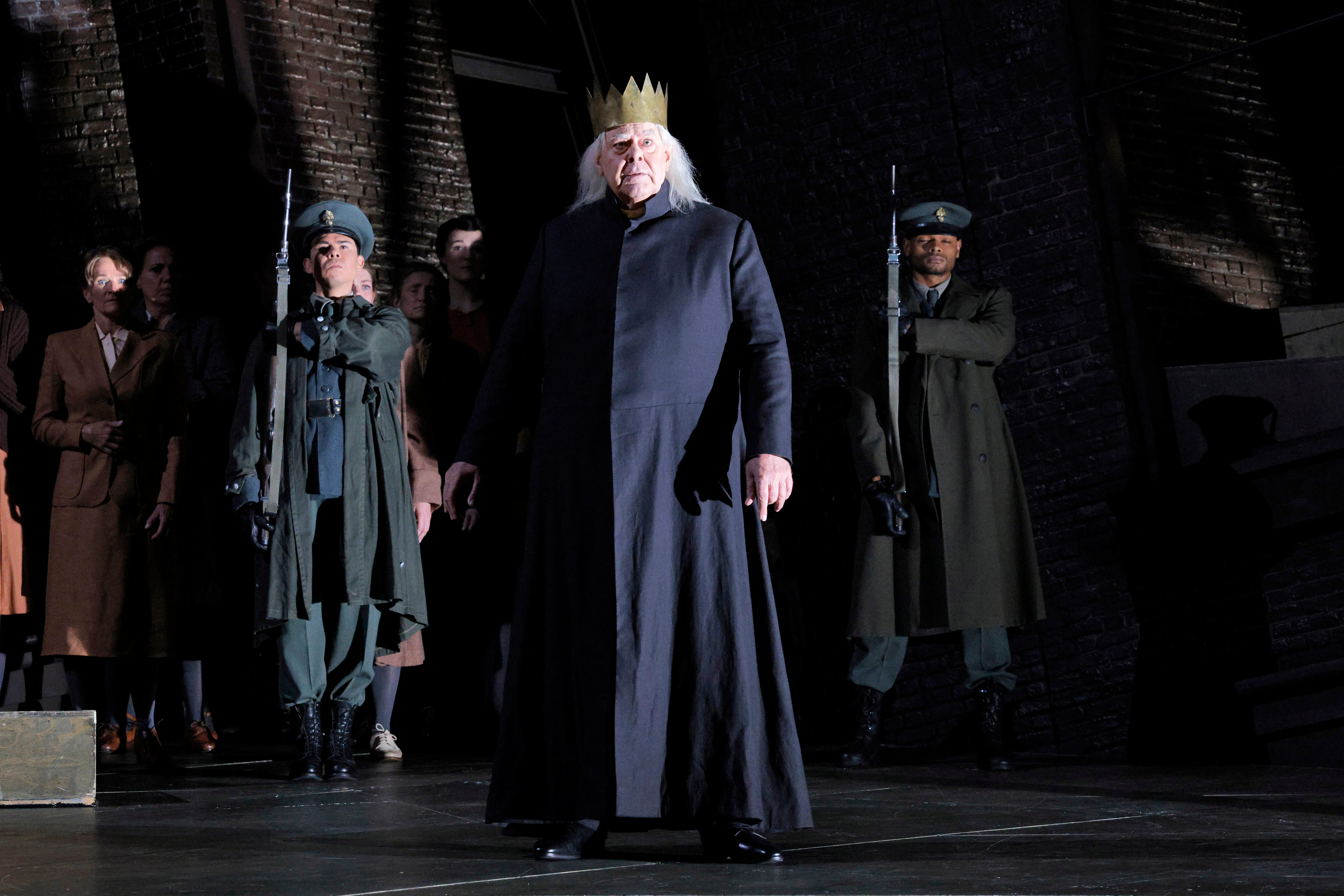 King standing in front guards singing