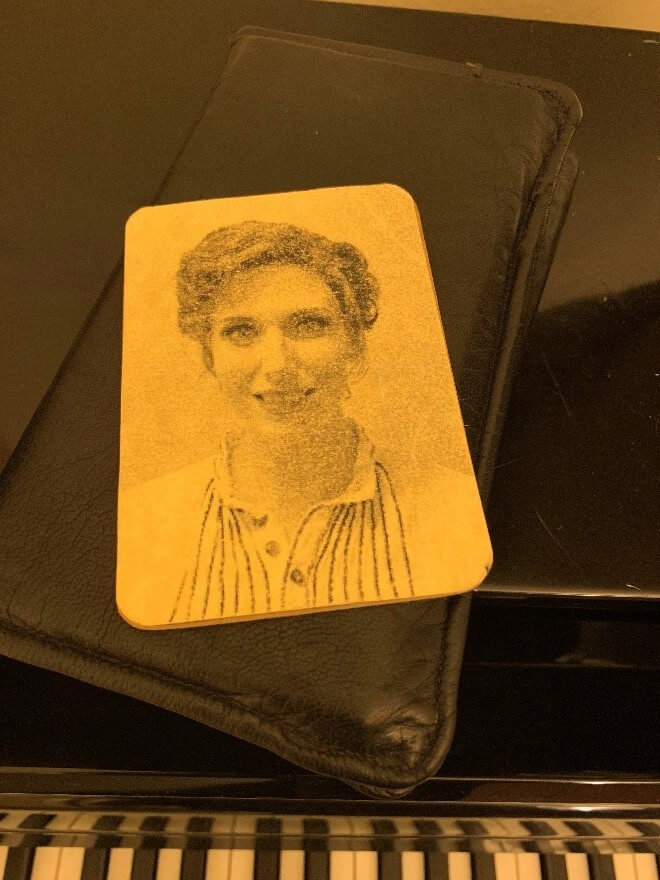The little card with Arabella&rsquo;s picture that Mandryka carries around with him and that ultimately leads him to his forever love.