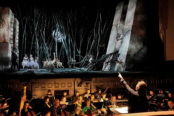 Eun Sun Kim conducting a performance of Rusalka.