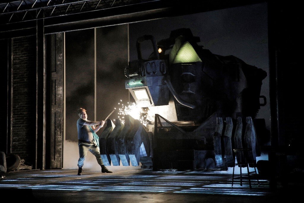 Setting the charges for the Fafner fight. 4) the sparks flying in the fight!