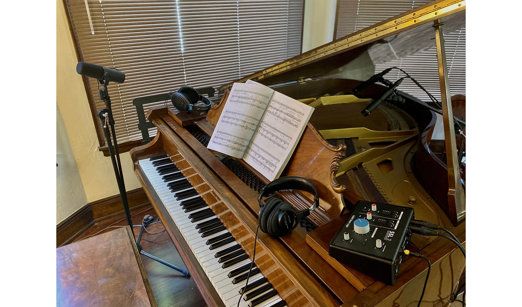 Zhengyi Bai&rsquo;s home recording studio setup