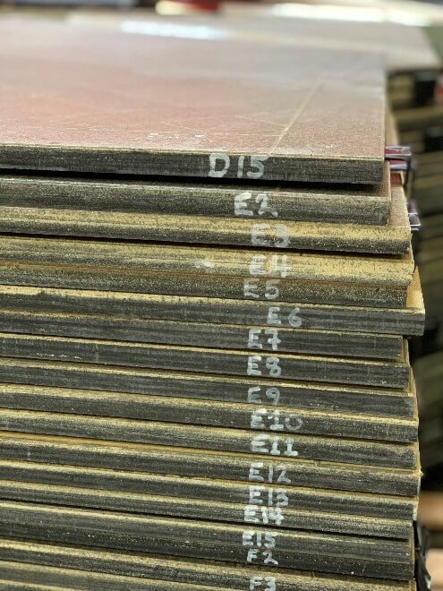 The shape of the parquet flooring panels, and the numbering system that will ensure their correct placement.